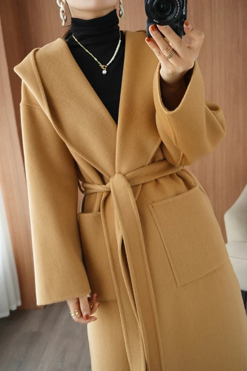 Manteau femme à capuche et ceinture – CLEVI Paris