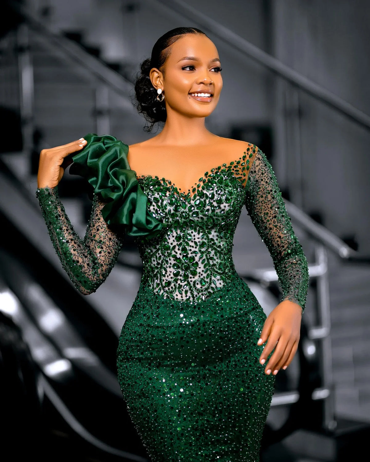 Robe de soirée sirène en dentelle, manches longues – CLEVI Paris