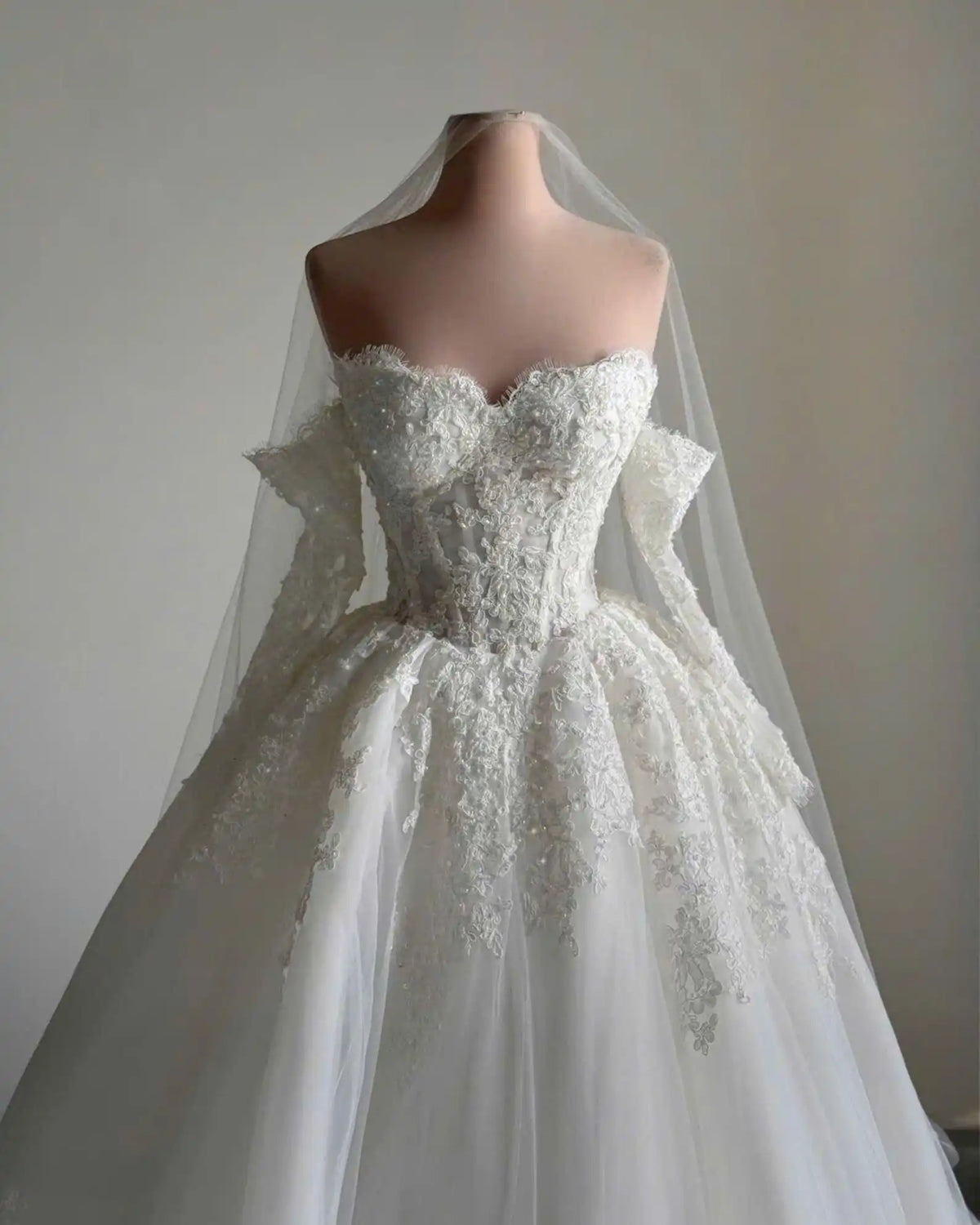 Robe de mariée tulle épaules dénudées – CLEVI Paris
