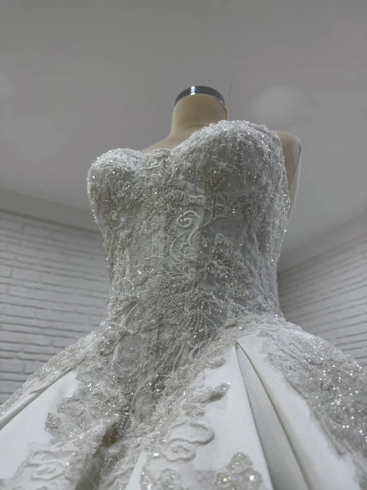 Robe de mariée princesse en dentelle – CLEVI Paris
