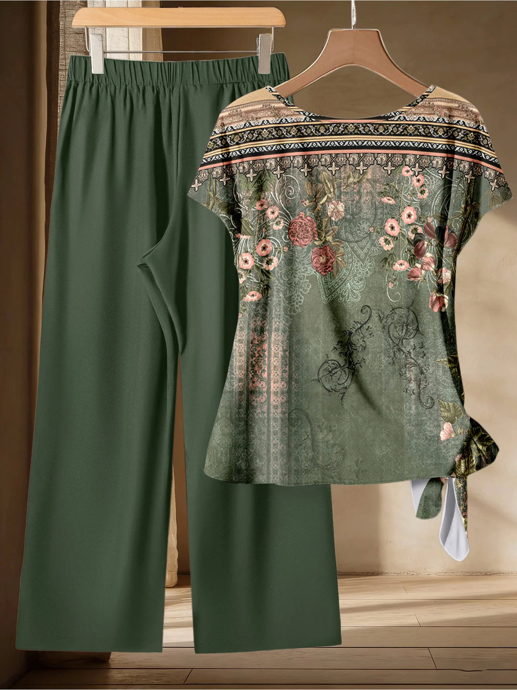 Ensemble Deux Pièces Femme Grande Taille – Top Fleuri Torsadé & Pantalon Large – CLEVI Paris