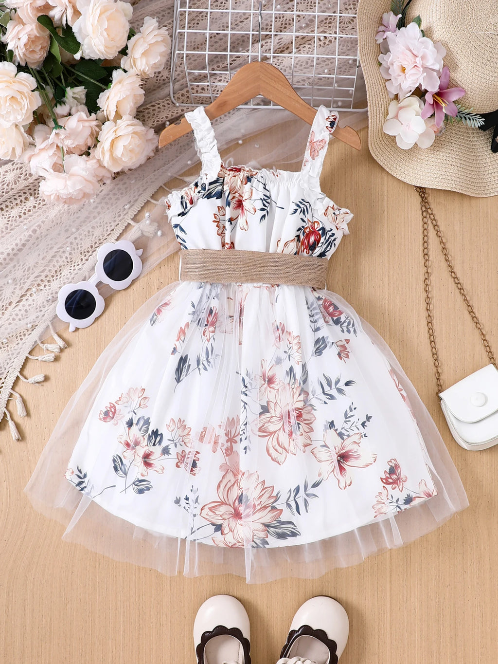 Robe fille fleurie à bretelles et ceinture – CLEVI Paris
