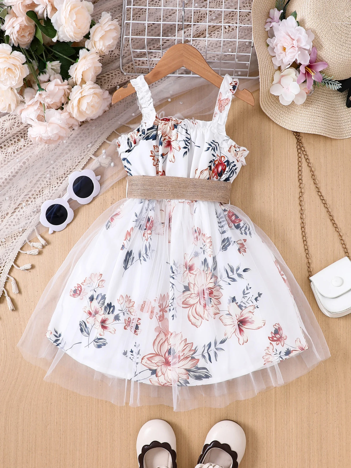 Robe fille fleurie à bretelles et ceinture – CLEVI Paris