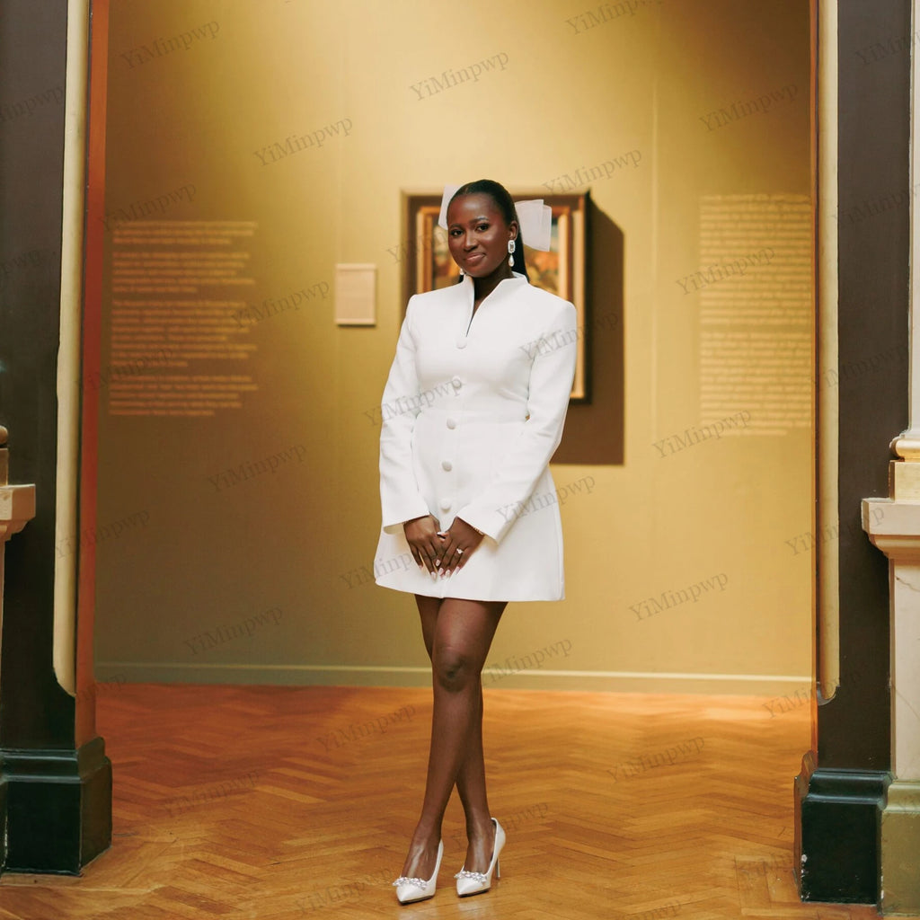 Robe de mariée courte civile satin col V – CLEVI Paris