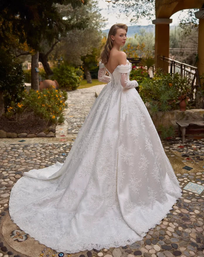 Robe de mariée ligne A en dentelle perlée – CLEVI Paris