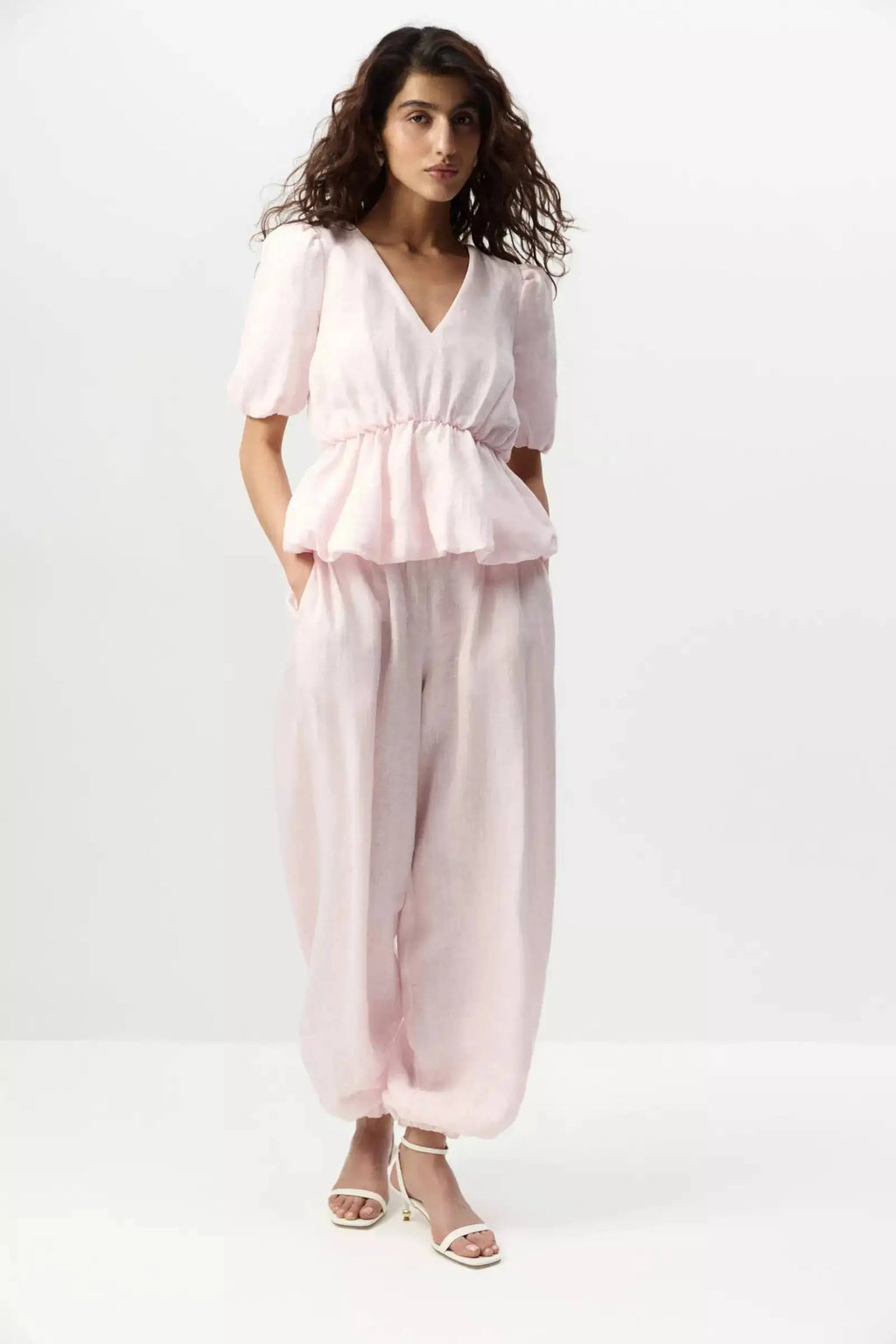 Ensemble femme col V et pantalon large – CLEVI Paris