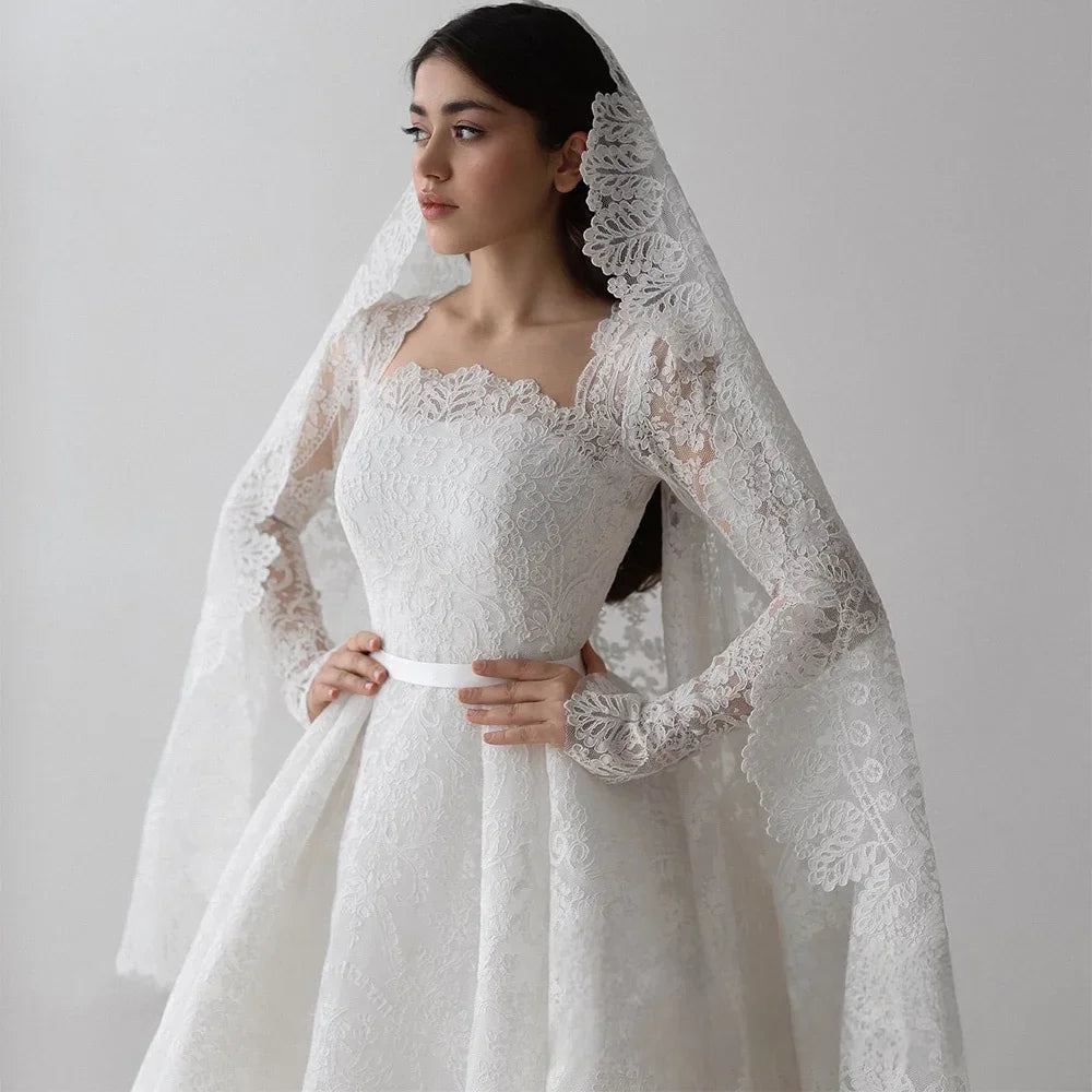 Robe de mariée satin et dentelle – CLEVI Paris