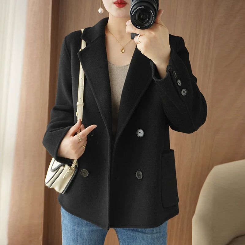 Manteau court femme en laine à double boutonnage – CLEVI Paris