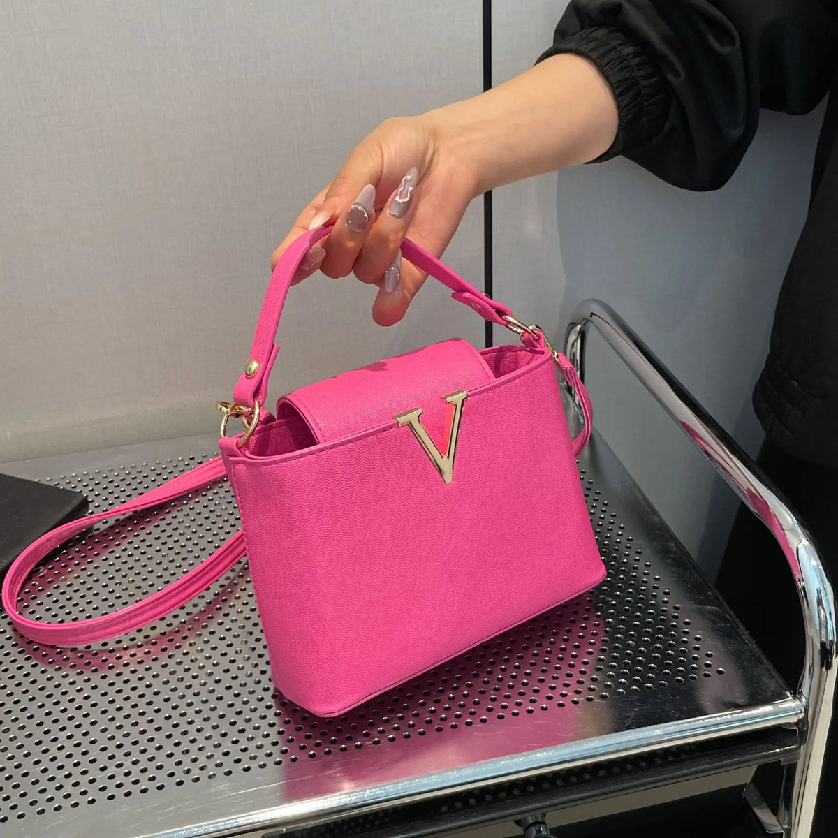 Sac Seau Femme Cuir PU Forme V Chic Bandoulière – CLEVI Paris