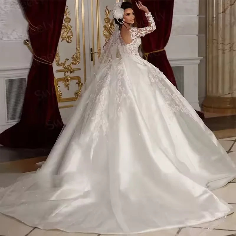 Robe de mariée princesse en dentelle brodée – CLEVI Paris