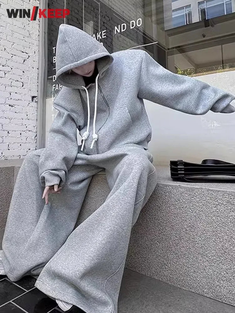 Ensemble Sport Homme 2 Pièces Sweat Capuche Zippé + Pantalon Large Winkeep – High Street Gym – Gris & Noir – CLEVI Paris