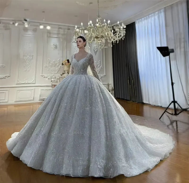 Robe de mariée en dentelle à encolure cœur – CLEVI Paris
