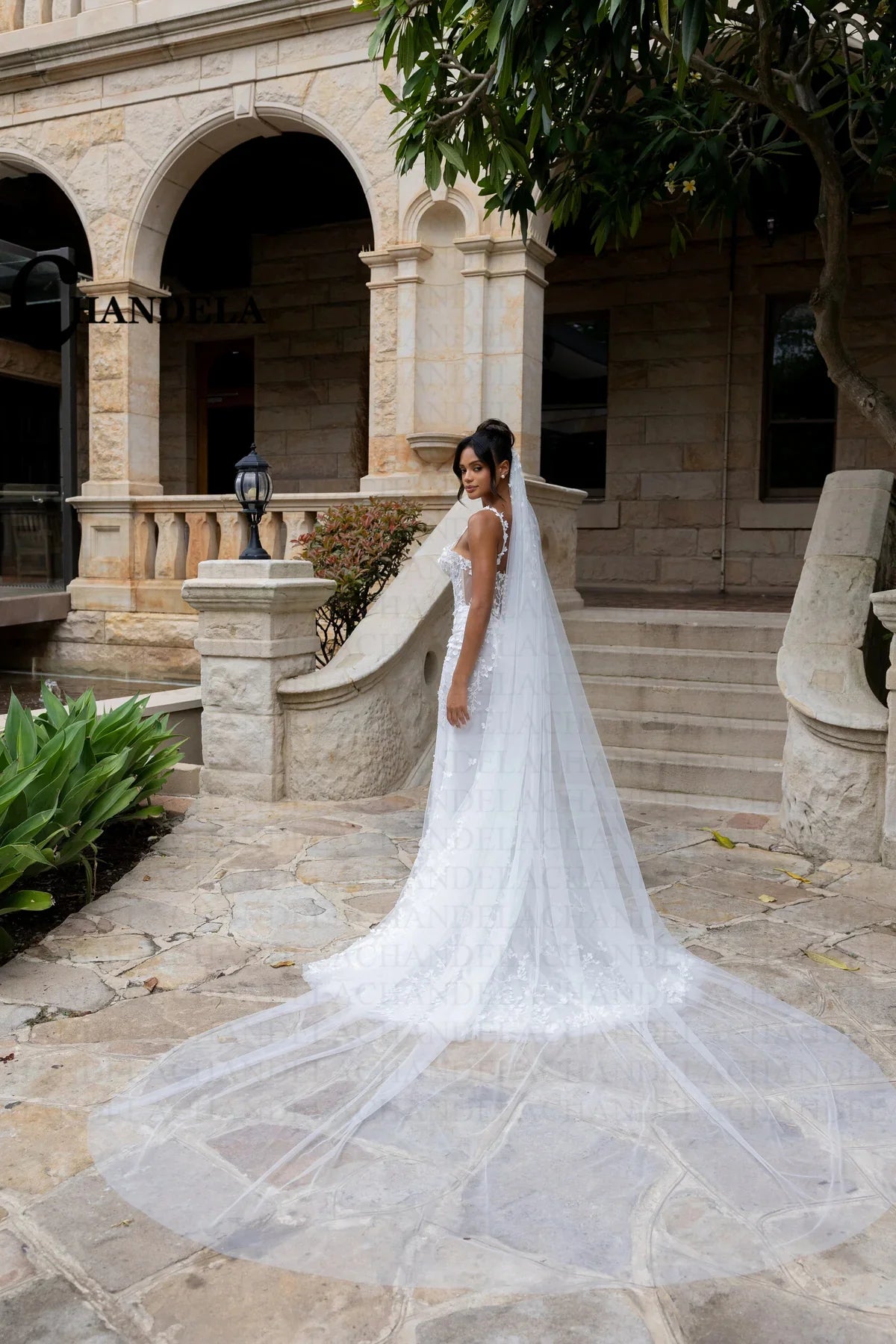 Robe de mariée sirène à appliqués – CLEVI Paris