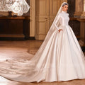 Robe de mariée satinée ligne A à col haut – CLEVI Paris