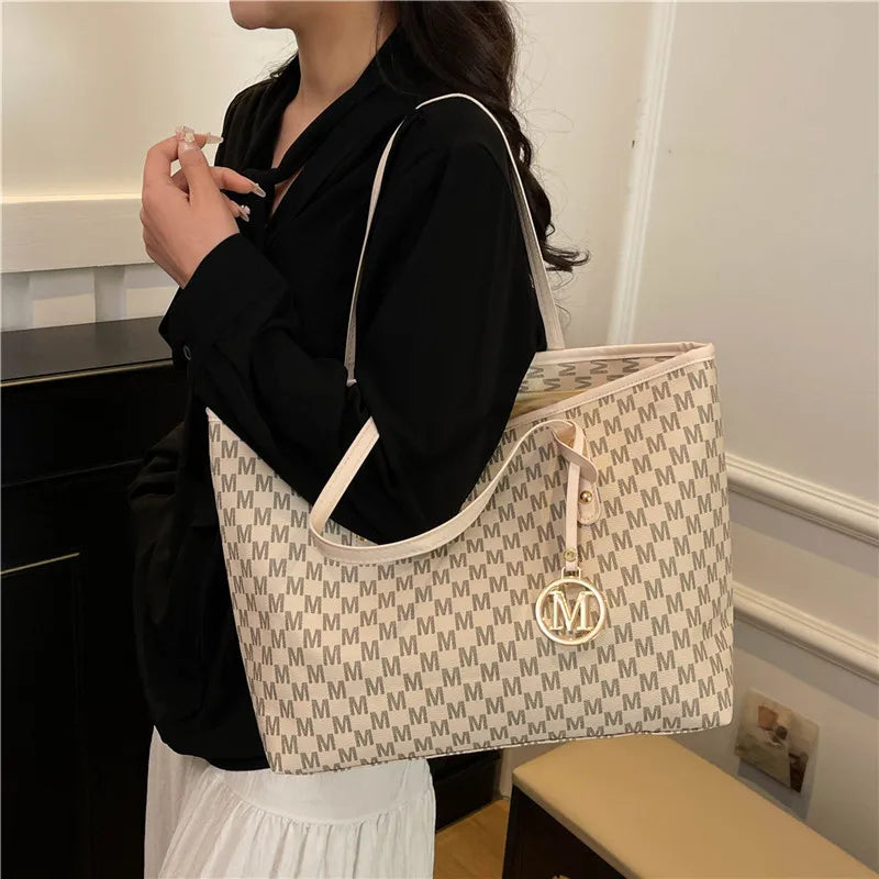 Sac épaule femme avec poche à rabat – CLEVI Paris