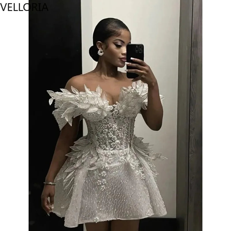 Robe de bal courte en dentelle – CLEVI Paris