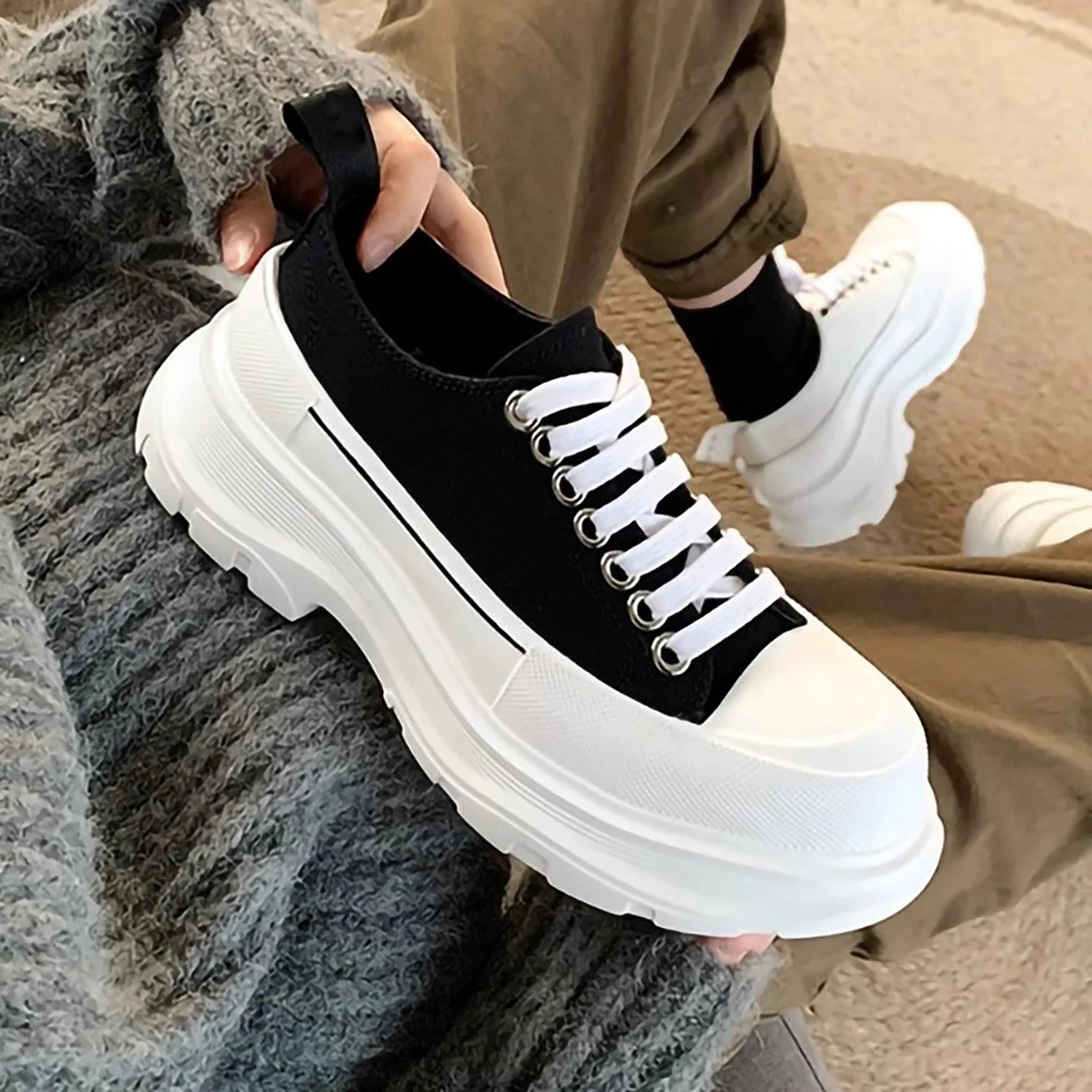 Sneakers Unisexe Canvas Semelle Épaisse Rehaussante Noir & Blanc – CLEVI Paris