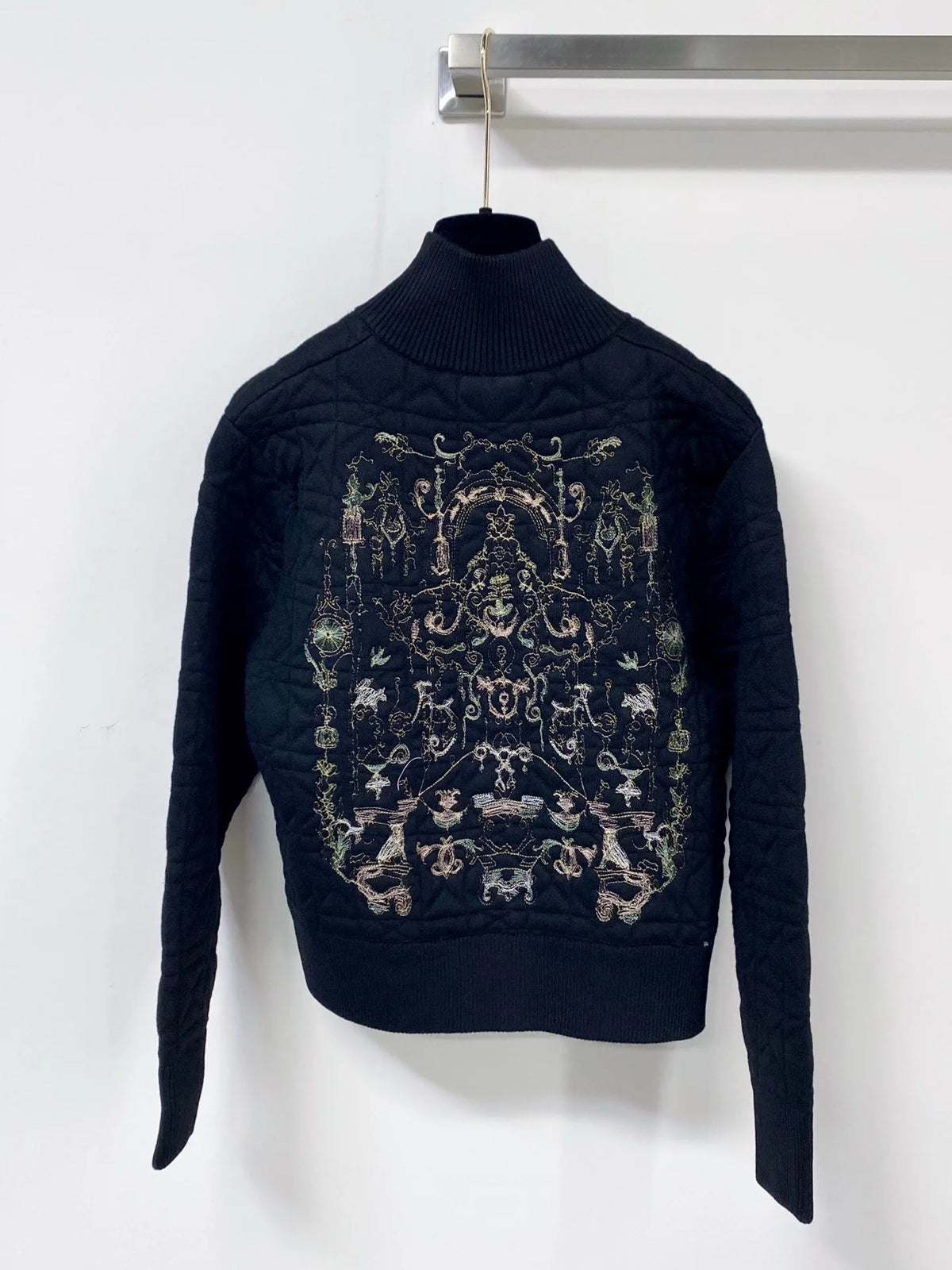 Veste matelassée femme brodée à col montant – CLEVI Paris
