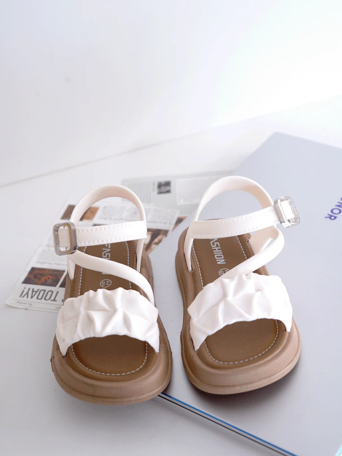 Chaussons fille à nœud en PVC – CLEVI Paris