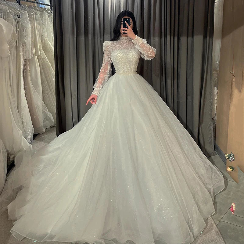 Robe de mariée bohème plissée à col haut – CLEVI Paris