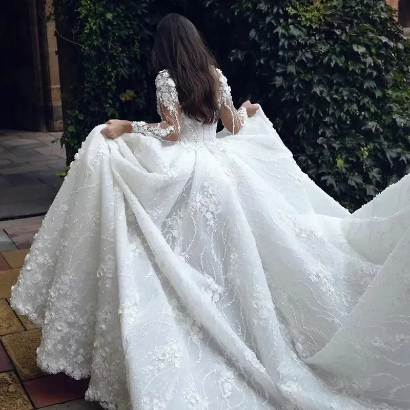 Robe de mariée trapèze en dentelle à fente latérale – CLEVI Paris