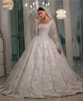 Robe de mariée col carré et perles – CLEVI Paris