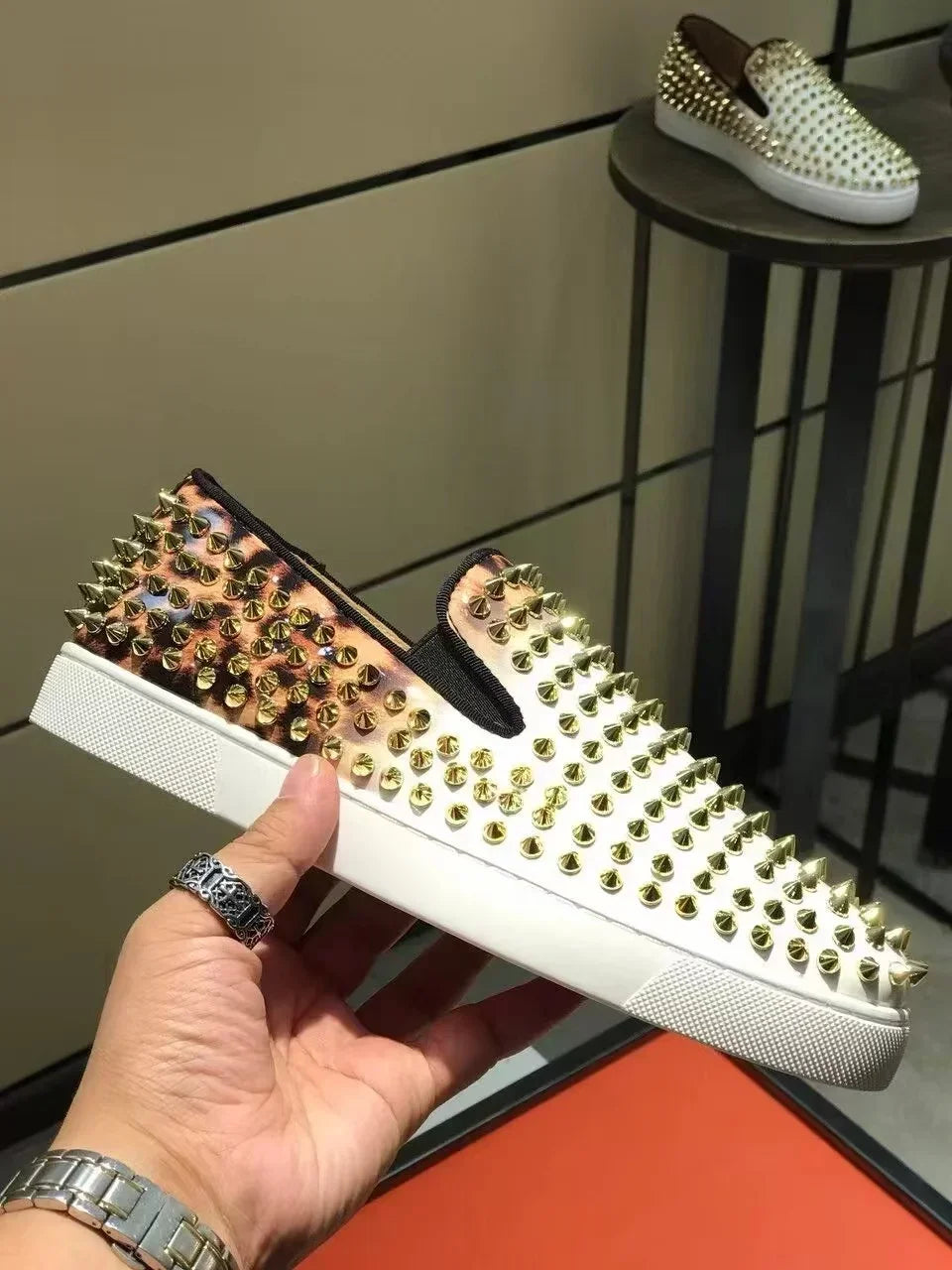 Mocassins Cuir Rivets Cristaux Multicolore Slip-On Unisexe – CLEVI Paris
