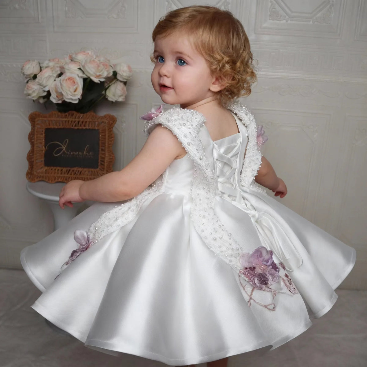 Robe princesse fille blanche brodée – CLEVI Paris