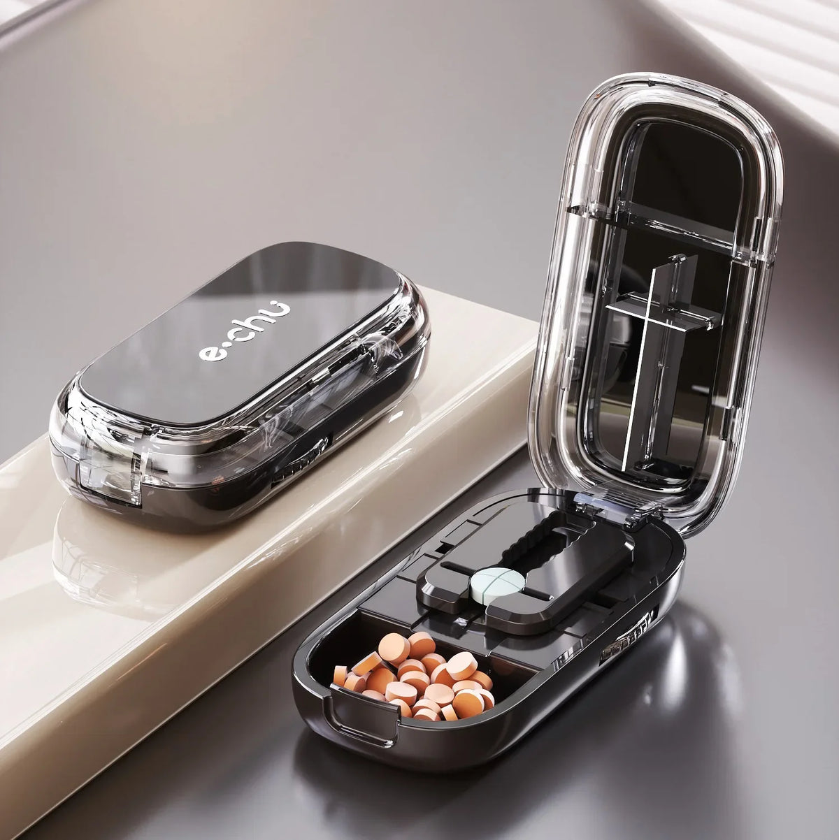 Pilulier portable avec option coupe-comprimés – CLEVI Paris