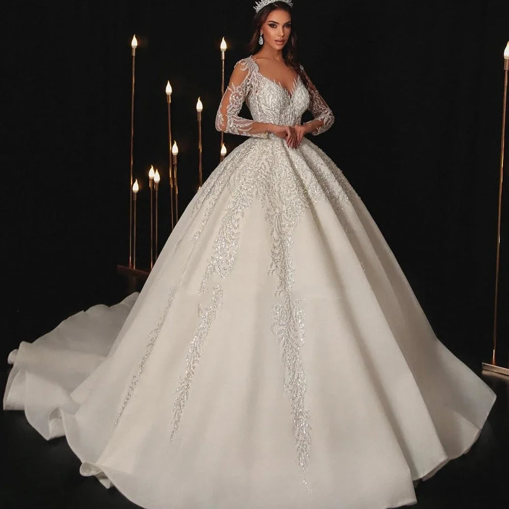 Robe de mariée princesse à col V – CLEVI Paris