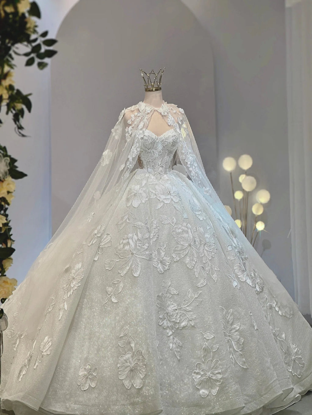 Robe de mariée princesse en dentelle ligne A – CLEVI Paris