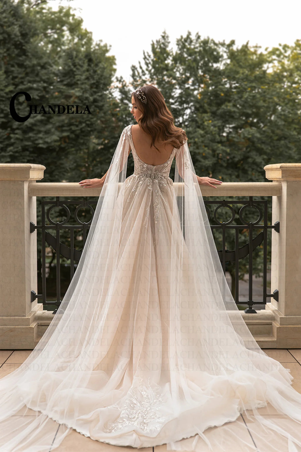 Robe de mariée trapèze fente haute en tulle – CLEVI Paris