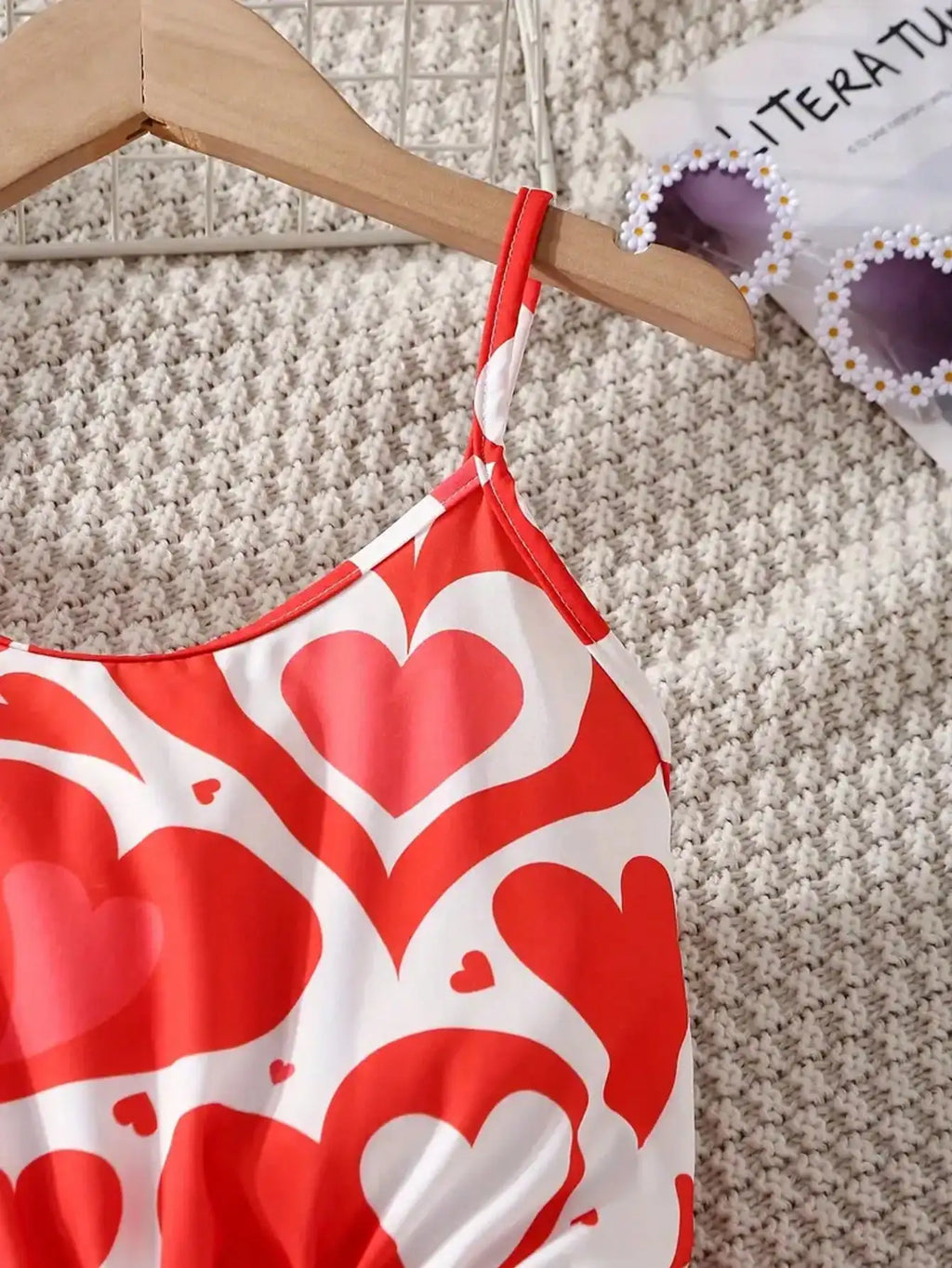 Robe fille rouge à cœurs sans manches – CLEVI Paris