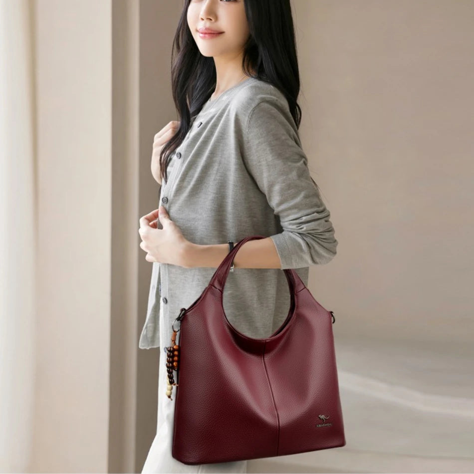 Sac seau femme souple à pompon – CLEVI Paris