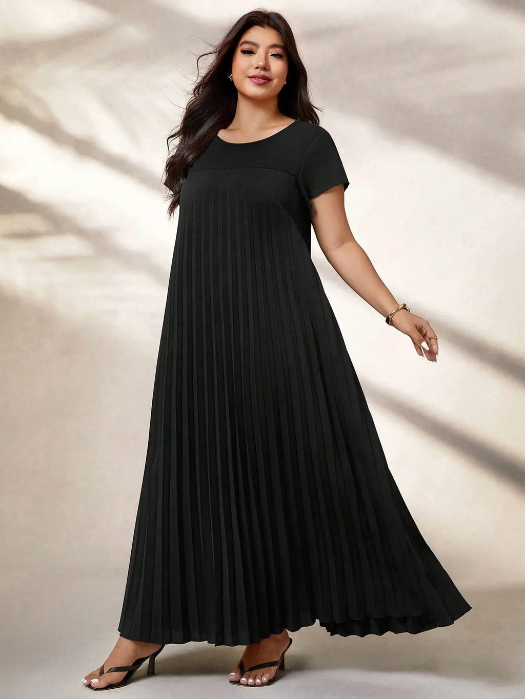 Robe Femme Grande Taille Noire Col Rond Plissée Loose Élégante – CLEVI Paris
