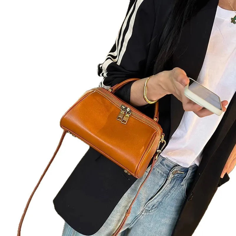 Pochette femme en cuir pleine fleur – CLEVI Paris