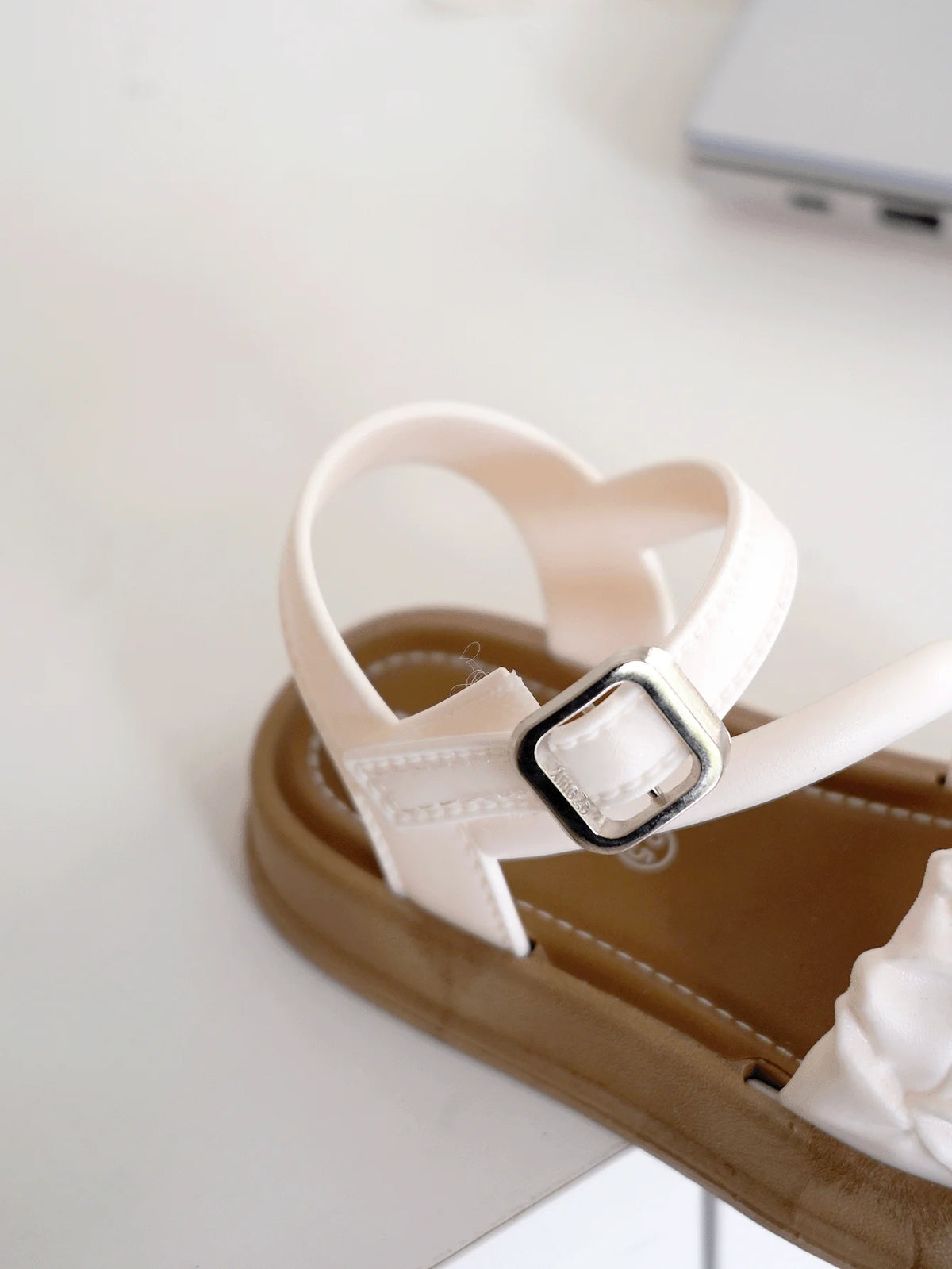 Chaussons fille à nœud en PVC – CLEVI Paris