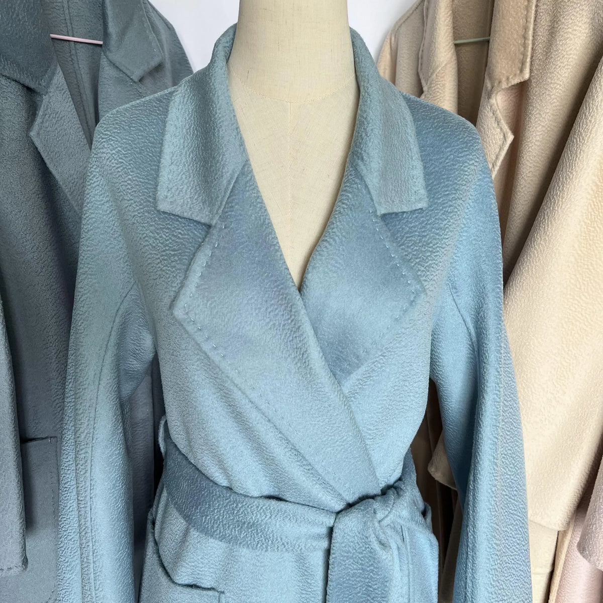Manteau long femme en laine à revers – CLEVI Paris