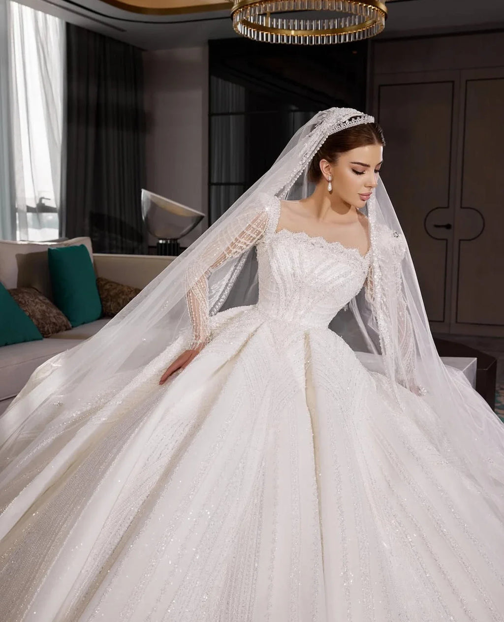 Robe de mariée princesse en tulle, perles et sequins – CLEVI Paris