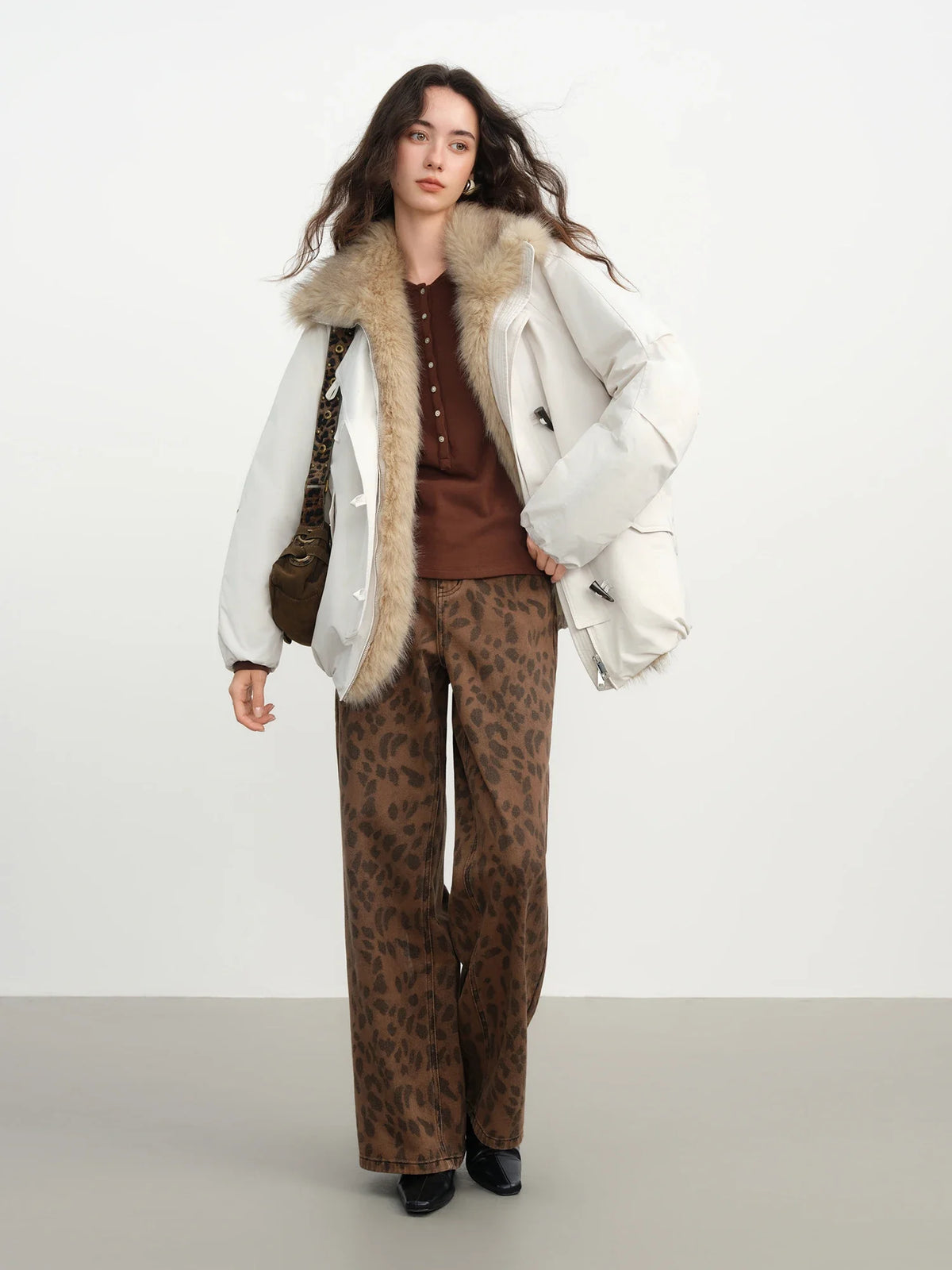 Veste femme ample en duvet à col duveteux FSLE – CLEVI Paris