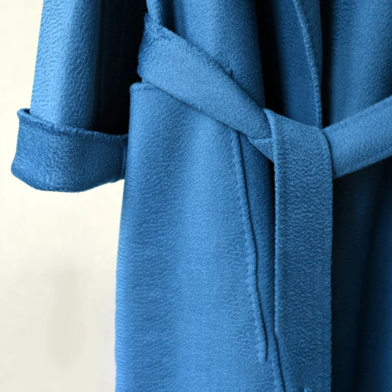 Manteau long femme en laine ceinturé bleu – CLEVI Paris