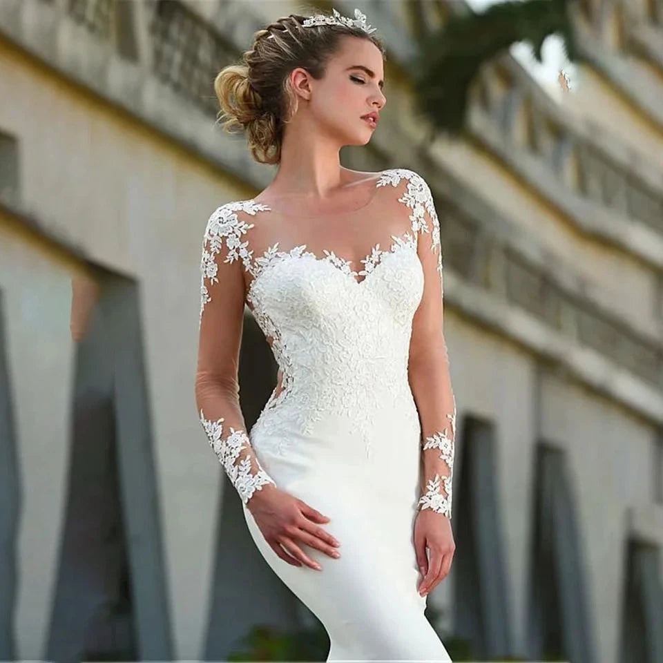 Robe de mariée sirène satinée col rond – CLEVI Paris