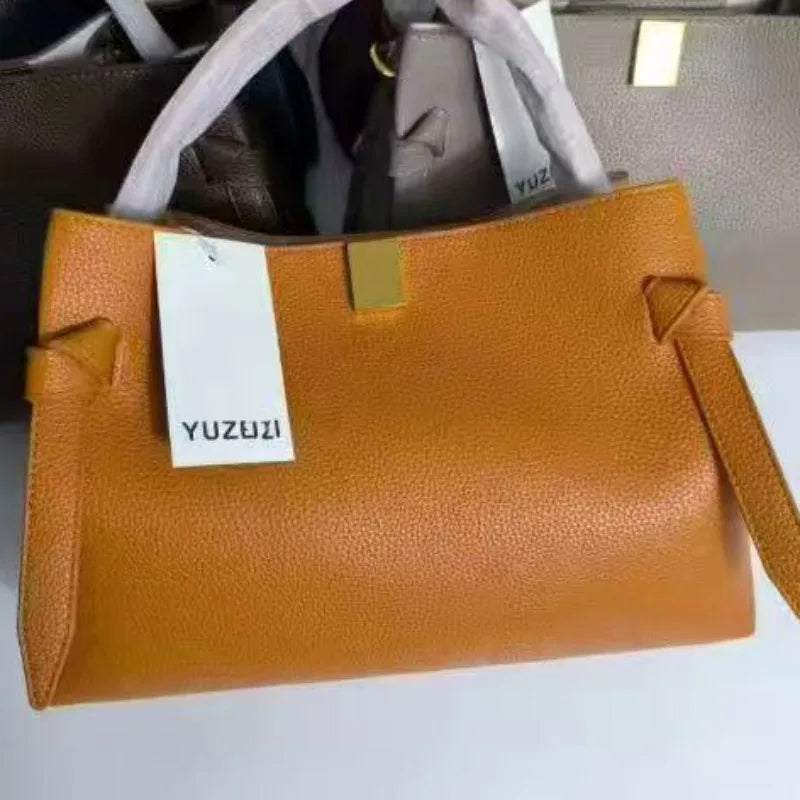 Sac seau en cuir véritable à l’épaule – CLEVI Paris
