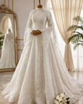 Robe de mariée en dentelle à col haut – CLEVI Paris