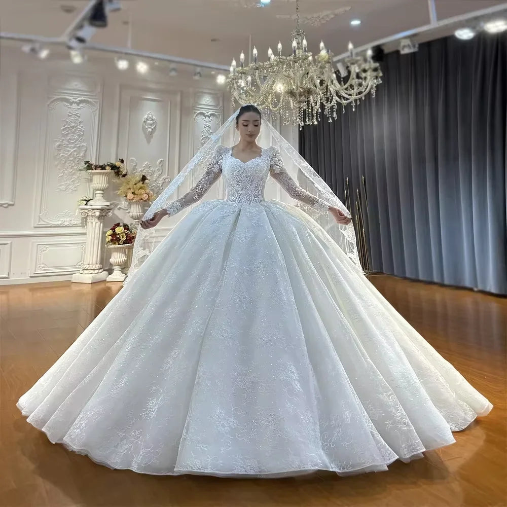 Robe de mariée en dentelle plissée – CLEVI Paris