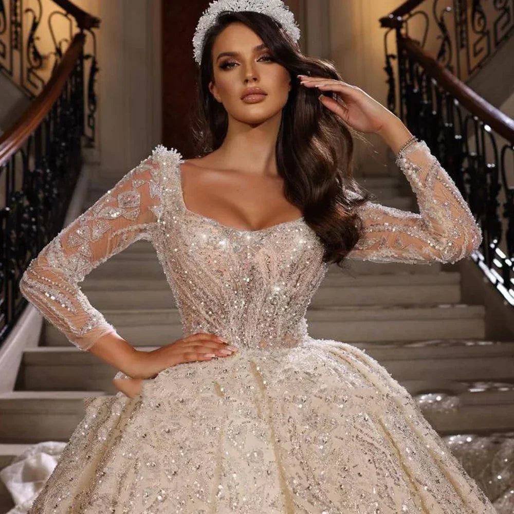 Robe de mariée en dentelle perlée – CLEVI Paris