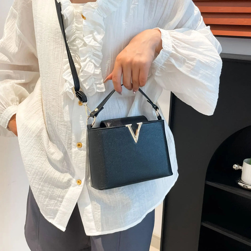 Sac Seau Femme Cuir PU Forme V Chic Bandoulière – CLEVI Paris