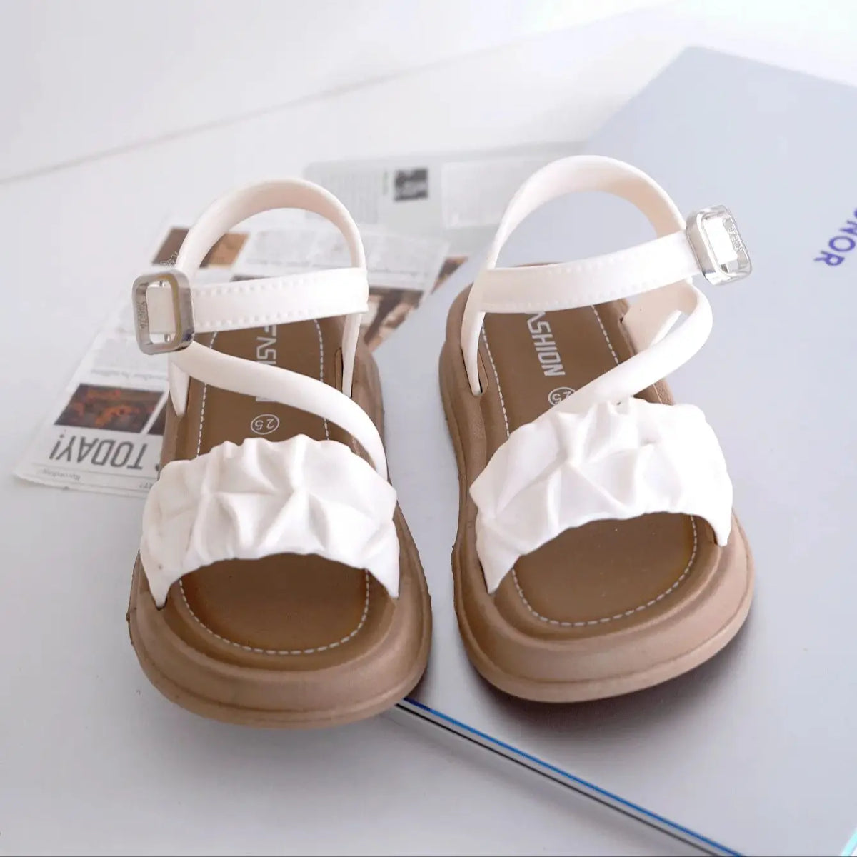 Chaussons fille à nœud en PVC – CLEVI Paris