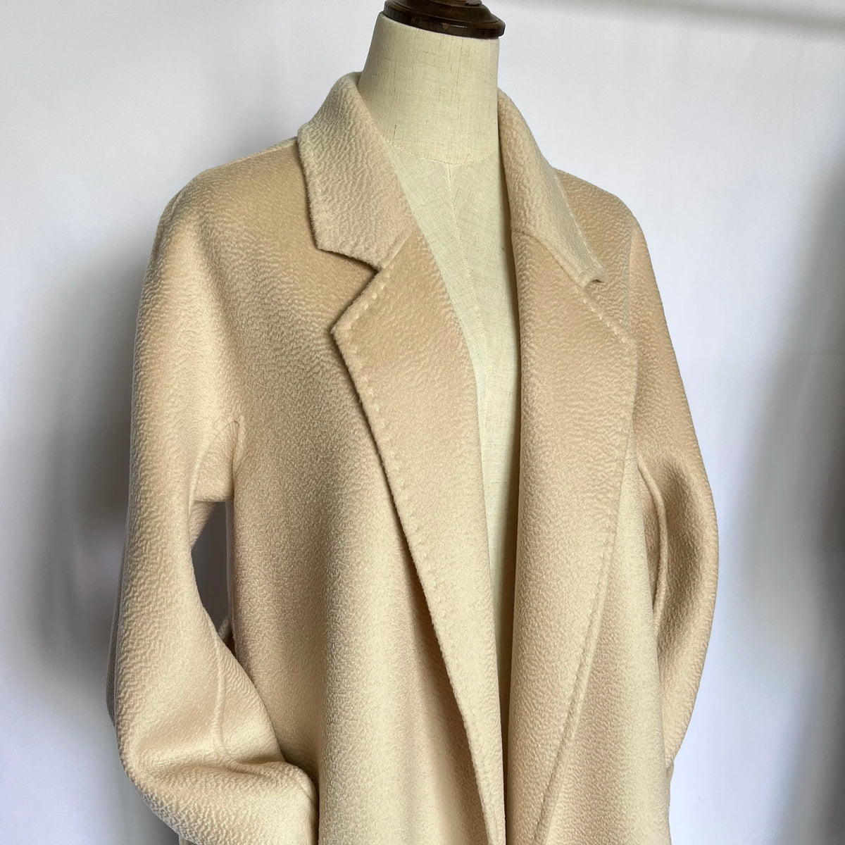 Manteau long femme en laine à revers – CLEVI Paris