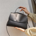 Sac à bandoulière femme souple en cuir – CLEVI Paris